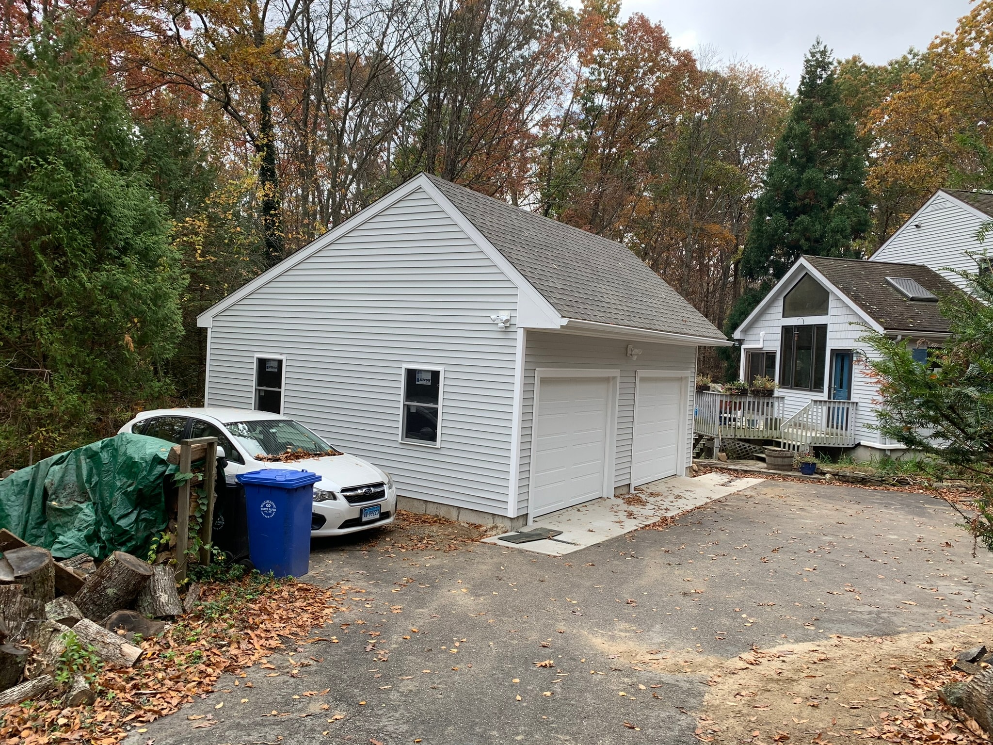 Newly constructed white garage addition — general contracting by Sunrise Construction in Connecticut